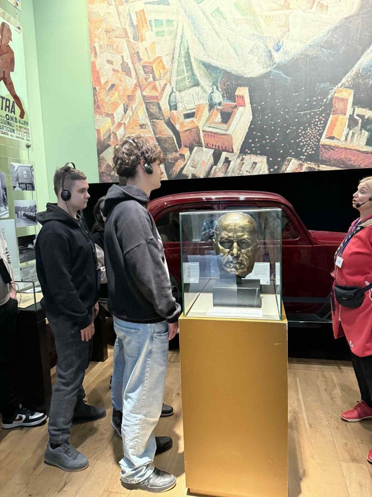 Messenger_creation_12FE47A6-E117-42C1-9D11-0E8E5E2BD053