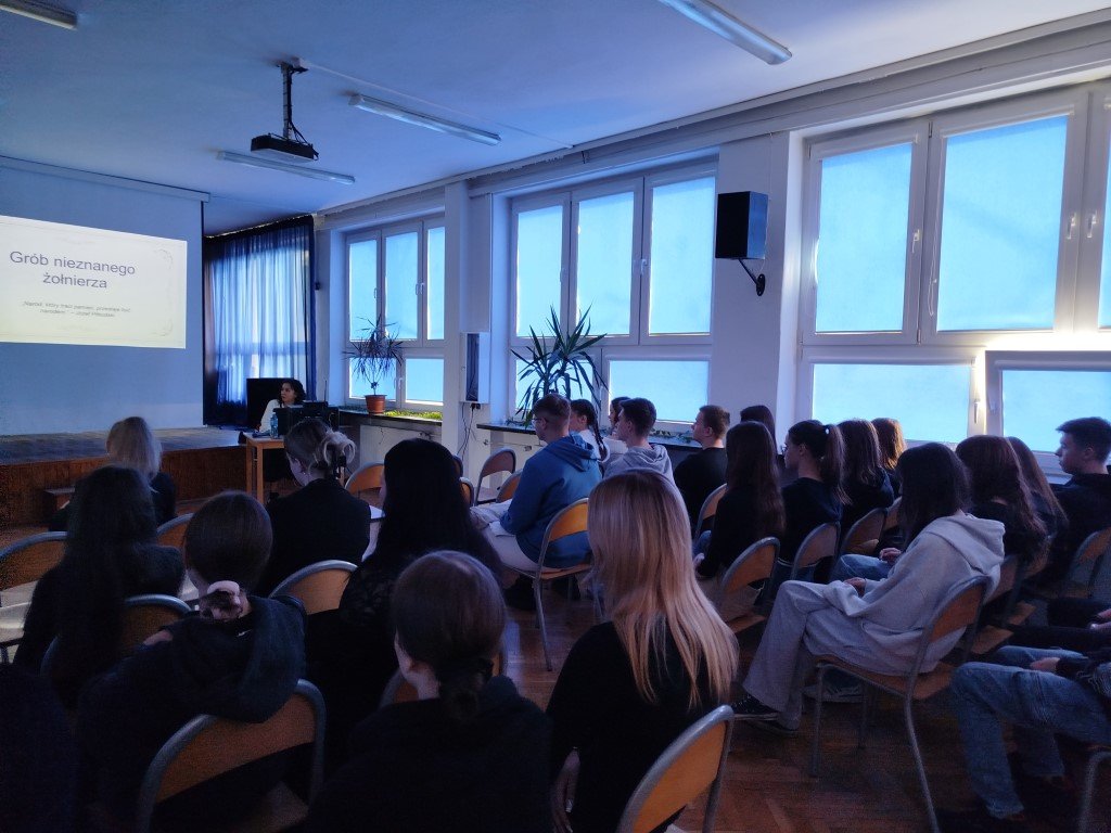 6d8bcda3-b0ed-4613-bf37-ff91a4cdd8eb-1_all_7077 (Na stronę)